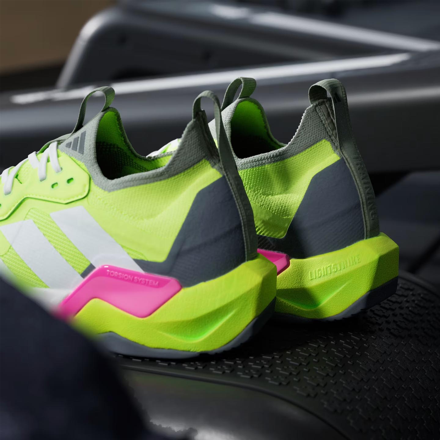 Tênis adidas HIIT Lightstrike Pro – Leveza e Estabilidade para