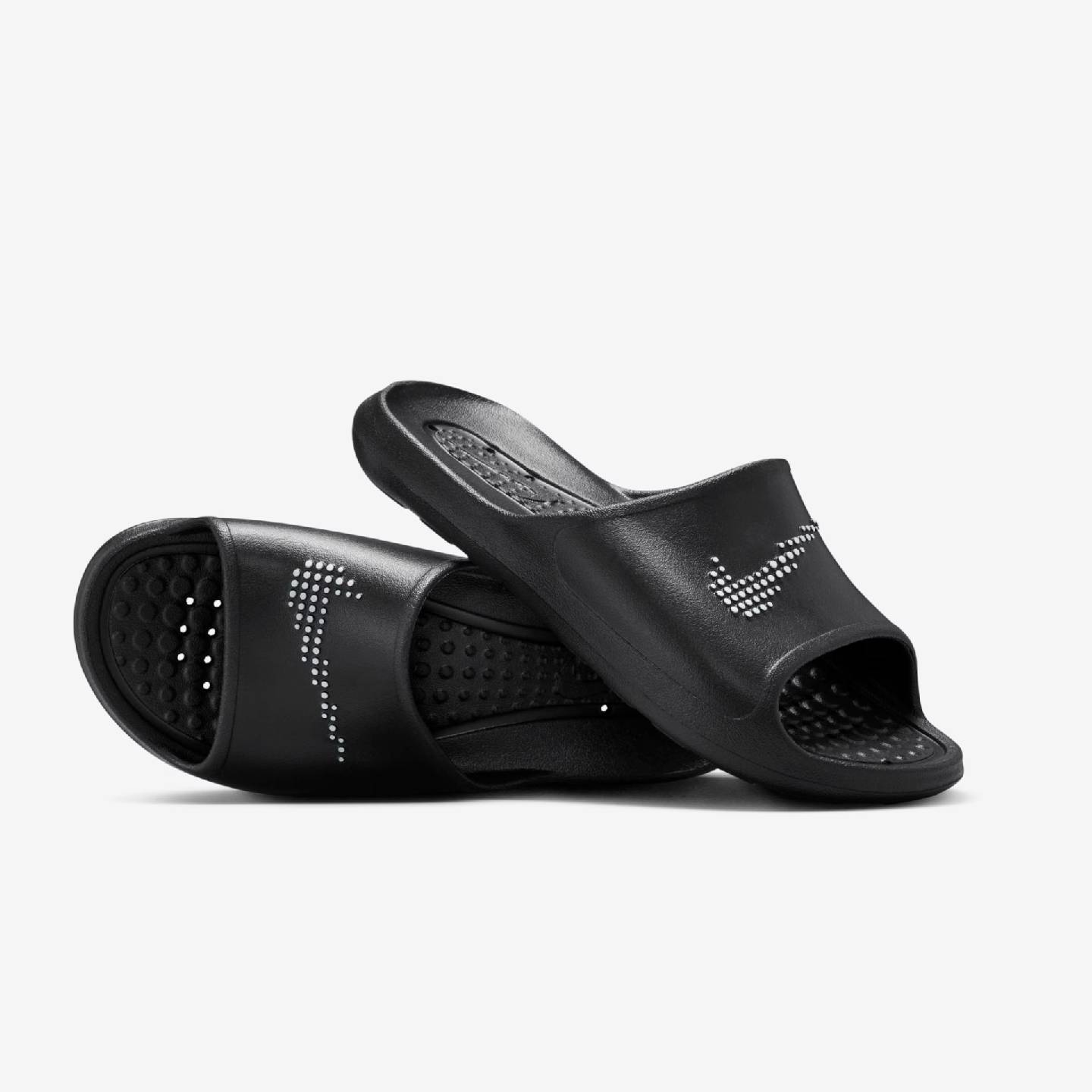 Nike Victori One – Conforto Pós-Treino com Estilo e Praticidade