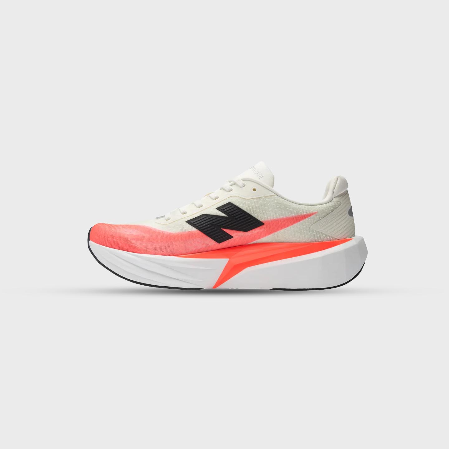 Tênis New Balance FuelCell Rebel V5 Laranja