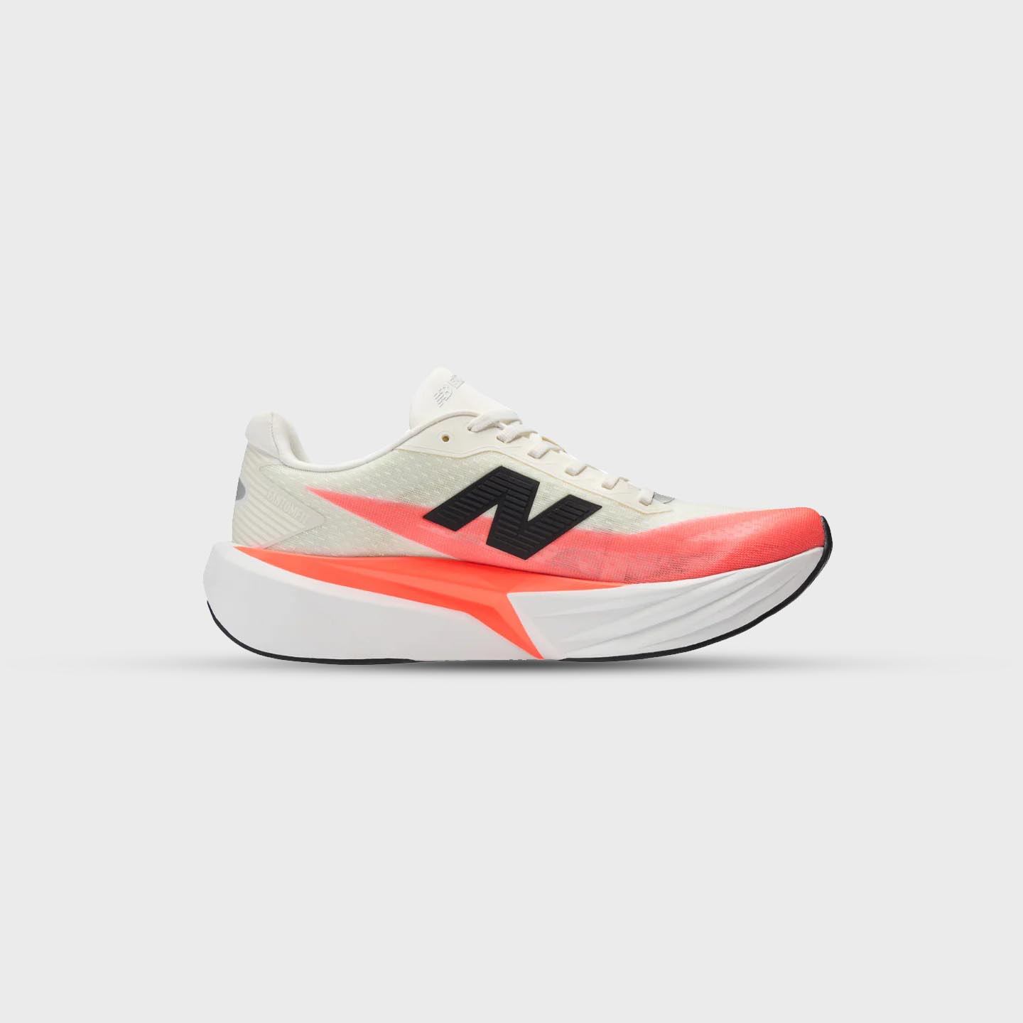Tênis New Balance FuelCell Rebel V5 Laranja