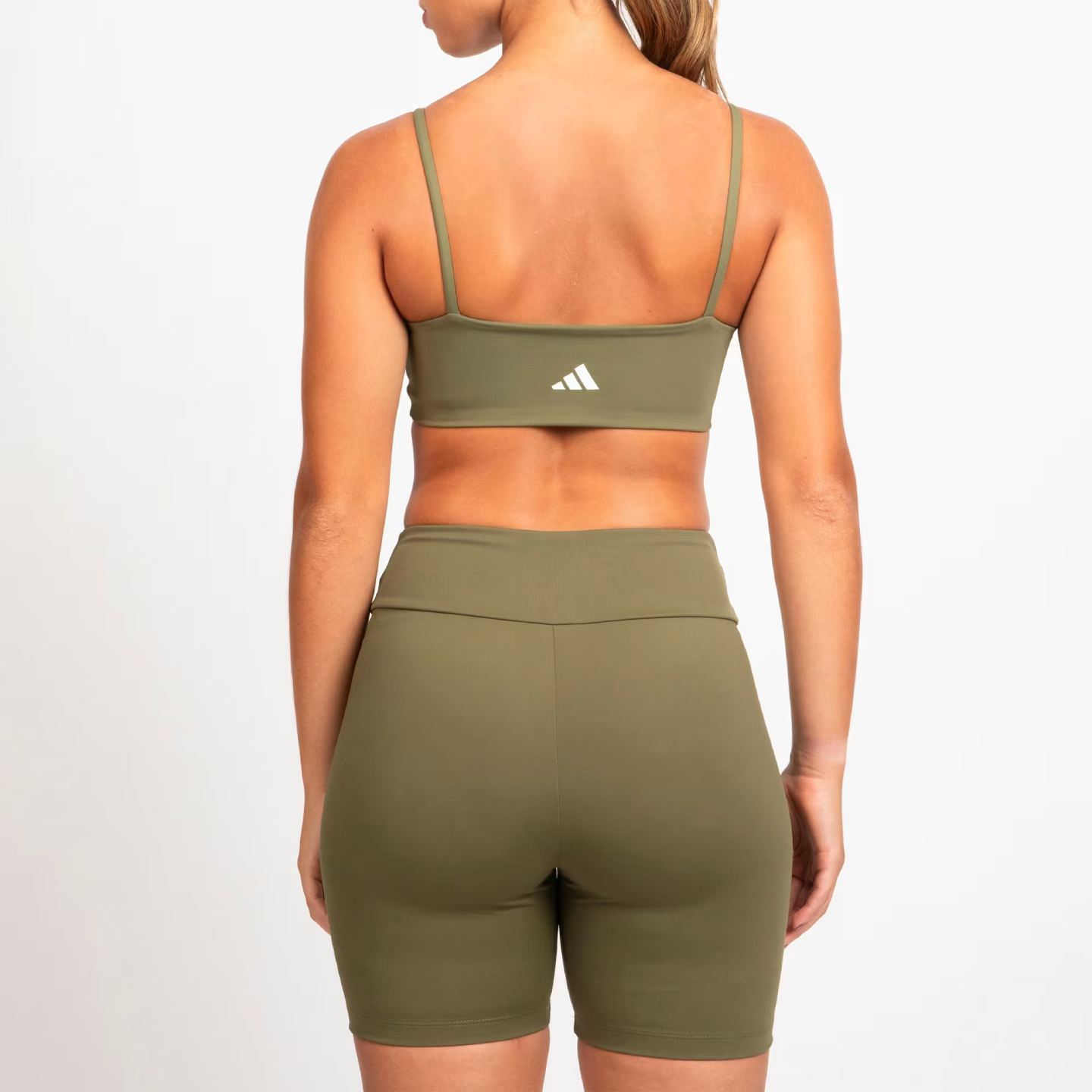Short Adidas Treino Básico Feminino - Conforto e Versatilidade na