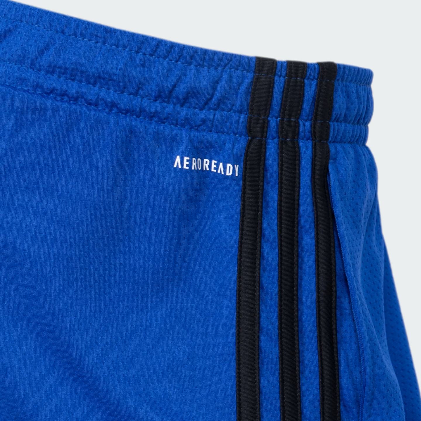 Short Adidas 3 Listras - Estilo Clássico e Conforto na Free Corner