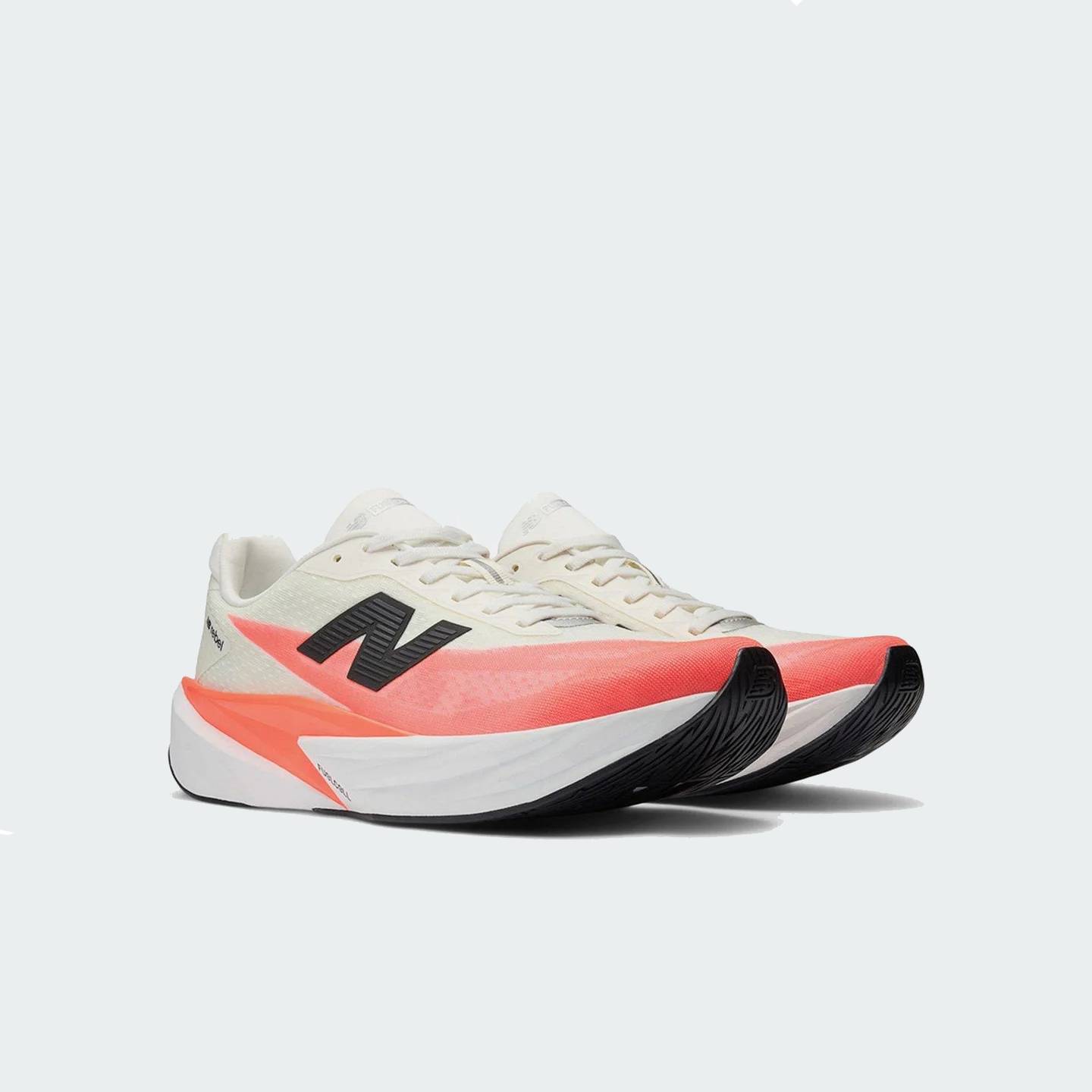 Tênis New Balance FuelCell Rebel V5 Laranja