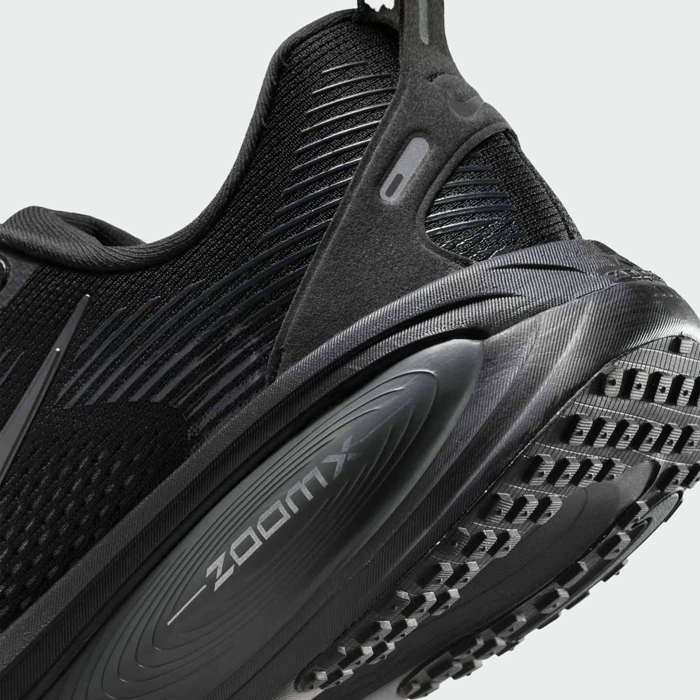 Tênis Nike Vomero 18 - Amortecimento Máximo e Conforto Premium