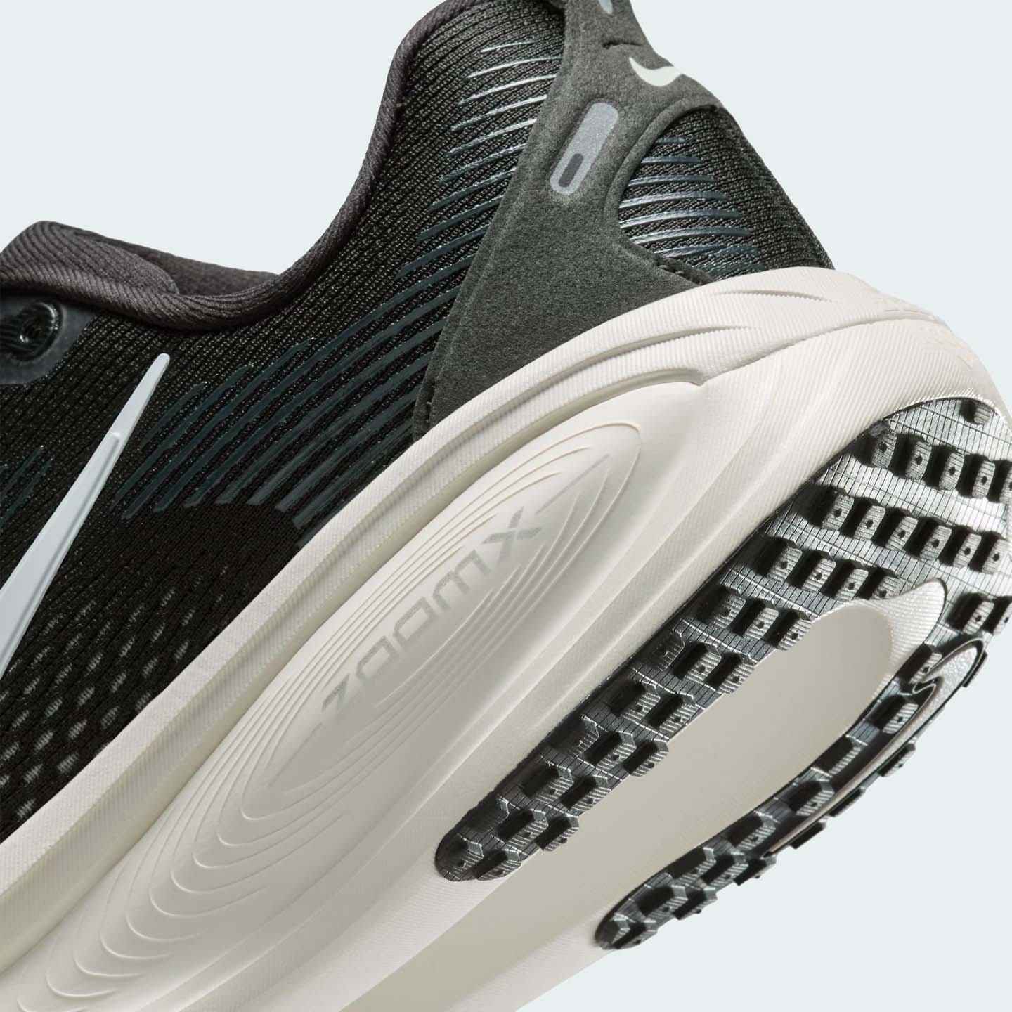 Tênis Nike Vomero 18 - Amortecimento Máximo e Conforto Premium